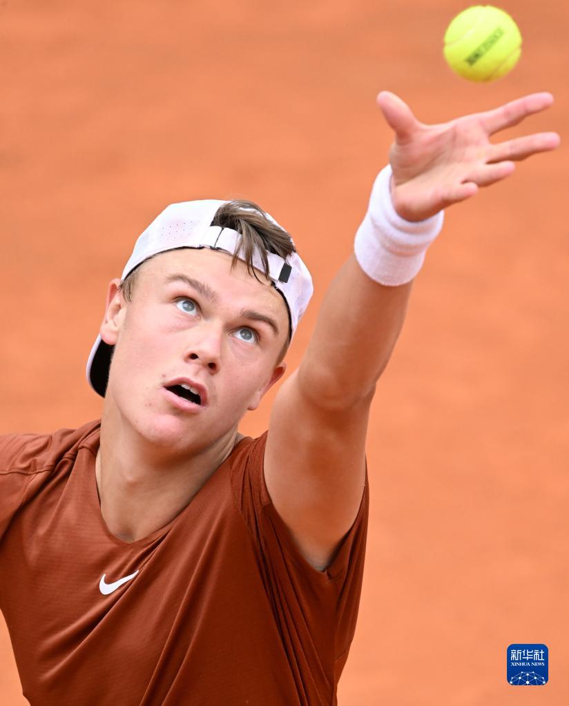 曼联天才边锋萌生去意，报价太高吓退意甲豪门，切尔西6000万欧买他.